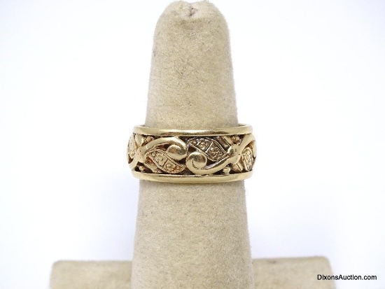 DETAILED 14K YELLOW GOLD BAND. NICE INTRICATE DESIGN. MARKED ON THE INSIDE "14K". THE RING SIZE IS