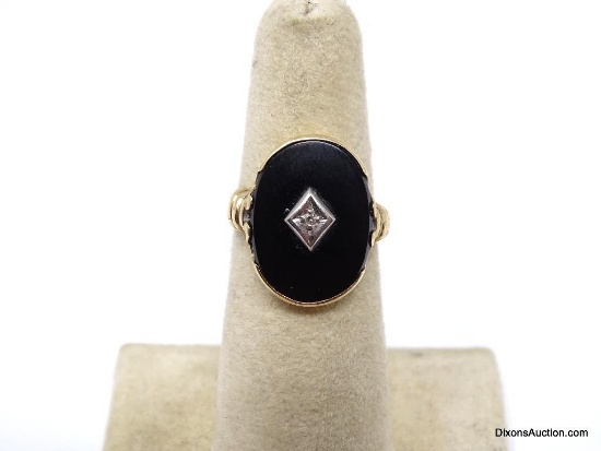 VINTAGE 10K YELLOW GOLD & BLACK ONYX RING WITH A DIAMOND CHIP CENTER. THE RING SIZE IS APPROX. 6 &