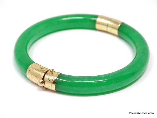 BEAUTIFUL SOLID JADE & 14K YELLOW GOLD BANGLE BRACELET. IT WEIGHS APPROX. 30.56 DWT & MEASURES