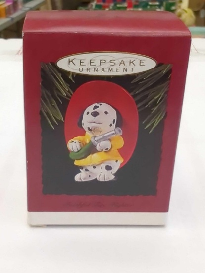 HALLMARK KEEPSAKE ORNAMENT OF FAITHFUL FIRE FIGHTER, APPEARS TO BE NEW IN THE ORIGINAL BOX.
