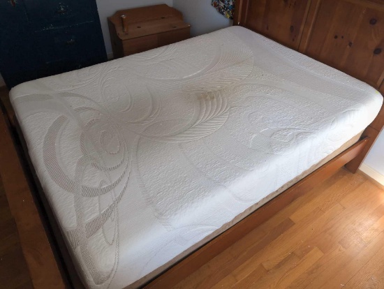 (BR2) FULL SIZE ADVANCED COMFORT MEMORY FOAM MATTRESS WITH A MISMATCH BOX SPRING. THE MATTRESS DOES
