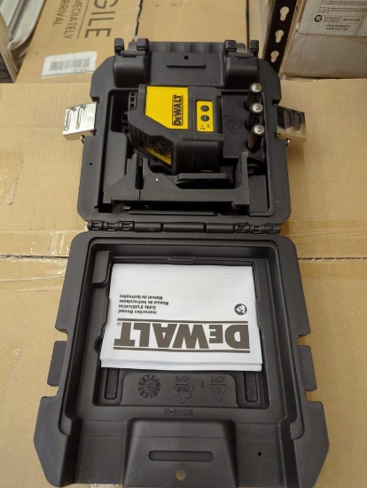 DEWALT 100 ft. Green Self-Leveling Cross Line Laser Level with (3) AA Batteries & Case. Comes as is