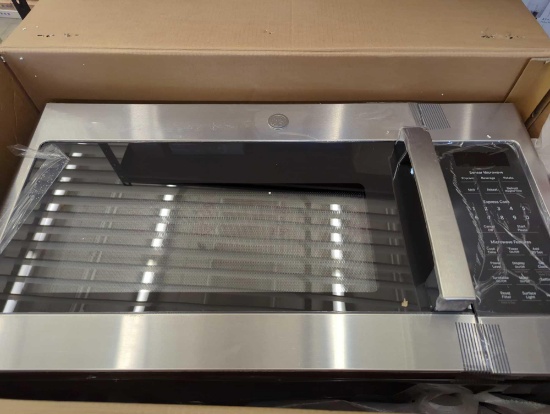 GE 1.7 CU FT OVER THE RANGE MICROWAVE WITH SENSOR COOKING IN STAINLESS STEEL, APPEARS TO BE NEW IN