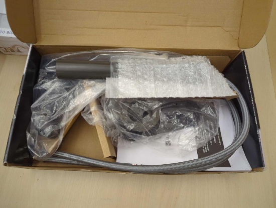 LOT OF 2 ITEMS TO INCLUDED, GLACIER BAY KENDRICK SINGLE HOLE SINGLE HANDLE BATHROOM FAUCET IN MATTE