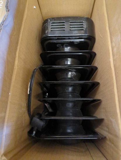 PELONIS 1,500 WATT OIL FILLED RADIANT ELECTRIC SPACE HEATER WITH THERMOSTAT, MISSING THE WHEELS, HAS