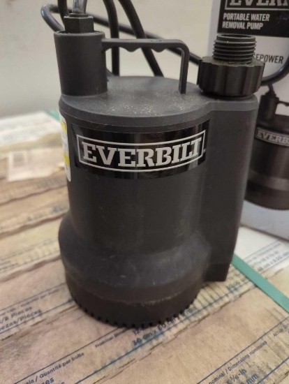 EVERBILT 1/6 HP PLASTIC SUBMERSIBLE UTILITY PUMP, APPEARS TO BE USED IN OPEN BOX, RETAIL PRICE VALUE