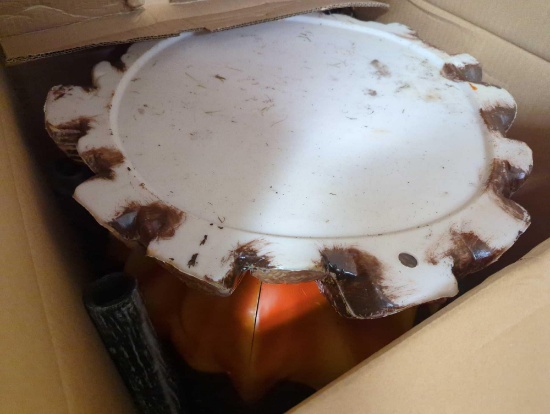 Home Accents Holiday 5ft Halloween Classics LED Bubbling Cauldron with fire. Comes in opened box as