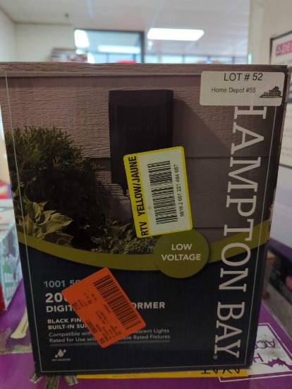 HAMPTON BAY LOW VOLTAGE 200 WATT LANDSCAPE LIGHTING TRANSFORMER WITH DUSTIN SENSOR APPEARS TO BE NEW