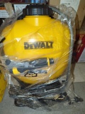 DEWALT 4 GALLON BACKPACK SPRAYER, APPEARS TO BE NEW IN OPEN BOX, RETAIL PRICE VALUE $90.00