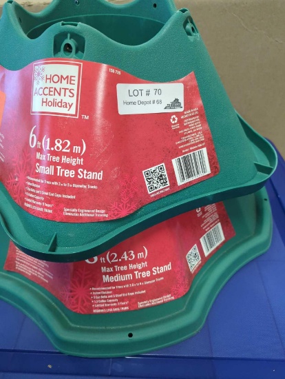 LOT OF 2 HOME ACCENTS HOLIDAY TREE STANDS, SIZES 6 FT AND 8 FT IN THE COLOR GREEN, BOTH APPEAR TO BE