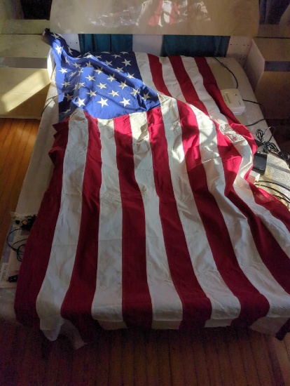 (BR1) DRAWER LOT OF ITEMS INCLUDING 1 LARGE AMERICAN FLAG AND 2 HARD COVER BOOKS (THE VIRGINIA WAY