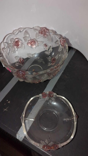 (LR)LOT OF 2 ITEMS TO INCLUDE, 9" CRYSTAL SERVING BOWLS, AND A 6 3/4" PLATE MATCHING THE BOWL