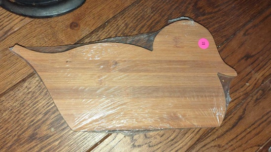 (FOY) WINDHAM PALM AIR WOOD CUTTING BOARD, DUCK DESIGN, UNIT IS WRAPPED IN PLASTIC, 14 1/2"L 7 1/4"W