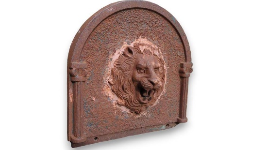 (FY)ANTIQUE CAST IRON FIREPLACE PLATE/WATER FOUNTAIN PLATE LION DESIGN FRONT AND CENTER, COLUMN