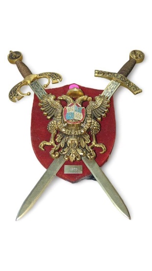 (FOY) SHIELD OF TWO SWORDS WITH COAT OF ARMS, THE LEFT SWORDS POMMEL HAS A KNIGHTS TEMPLAR ON