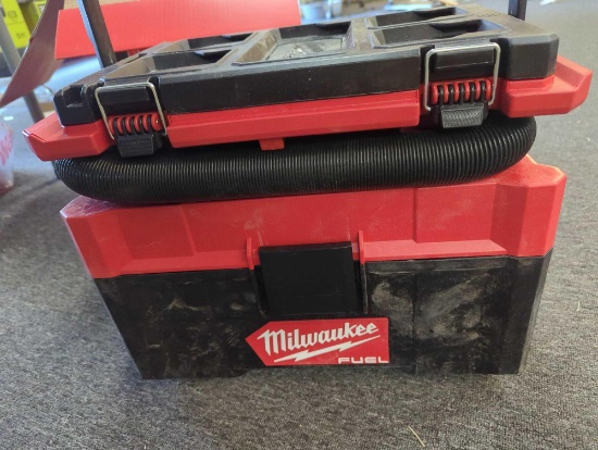 Milwaukee M18 FUEL PACKOUT 18-Volt Lithium-Ion Cordless 2.5 Gal. Wet/Dry Vacuum (Vacuum-Only),