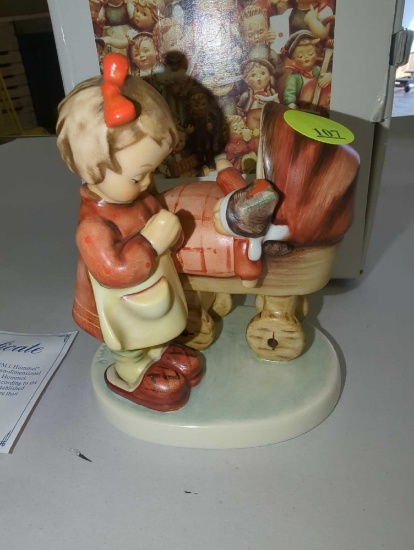 HUMMEL FIGURINES GOEBEL M.I. HUMMEL FIGURINE #67 " DOLL MOTHER " GOEBEL TRADEMARK #3 VARIATION