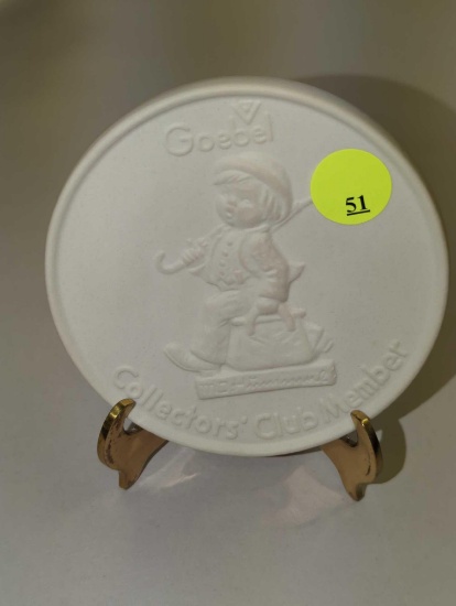 Goebel Hummel 1976 COLLECTOR'S CLUB MEMBER PLAQUE Tmk 6, Appears to be in Good Condition Measure