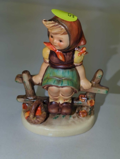 Vintage Hummel Figurine: Just Resting HUM 899 Signed and Dated '91, Appears to be in Good Condition