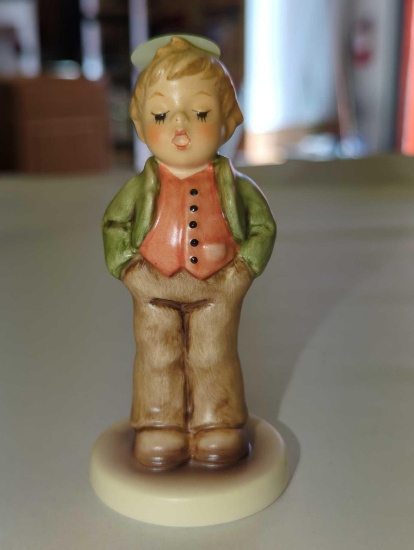 M I Hummel Steadfast Soprano 848 Membership Year 2005/2006, Measure Approximately 4 inches Tall