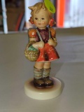 Hummel Goebel HUM 81 School Girl 81-2/0 Figurine c1960/1992, Measure Approximately 4.5 inches Tall