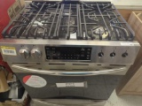 Frigidaire Gallery 30-in 5 Burners 6-cu ft Self-Cleaning Air Fry Slide-in Natural Gas Range