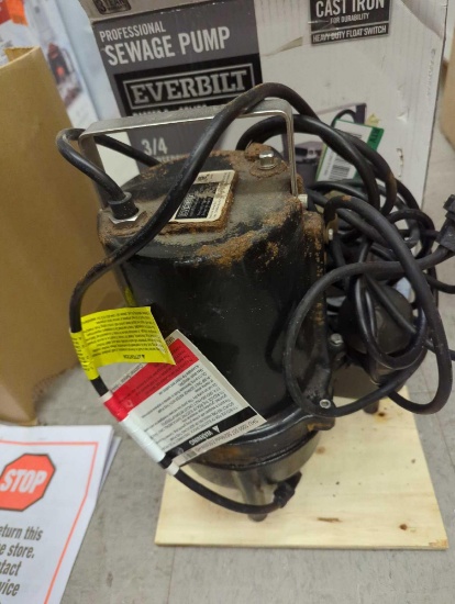 Everbilt 3/4 HP Sewage Ejector Pump, Appears to be Used Has some Rusting Retail Price Value $420