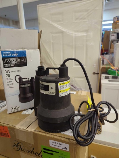 Everbilt 1/6 HP Plastic Submersible Utility Pump, OPEN BOX, UNIT APPEARS USED, MSRP 109.00