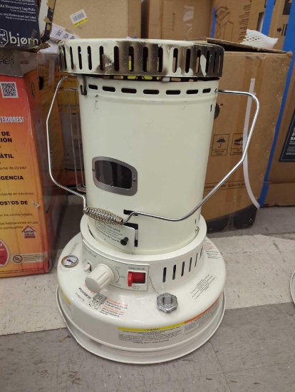 Dyna-Glo 23800-BTU Convection Indoor/Outdoor Kerosene Heater. Comes as is shown in photos. Appears