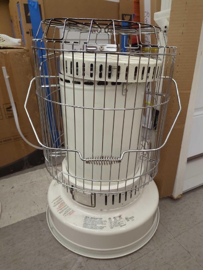 Dyna-Glo 23800-BTU Convection Indoor/Outdoor Kerosene Heater. Comes as is shown in photos. Appears