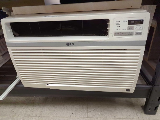 LG 12,000 BTU 115V Window Air Conditioner LW1216ER Cools 550 Sq. Ft.. comes as is shown in photos.