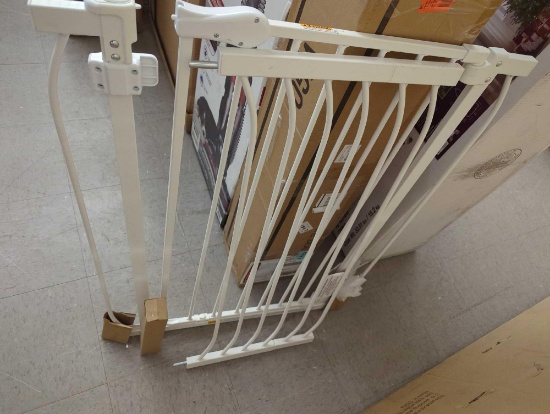 Summer Infant 36 in. Sure and Secure Extra-Tall Walk-Thru Gate, Appears to be Used Retail Price