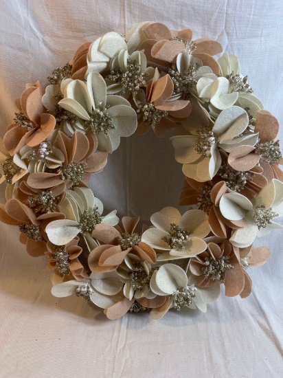 Decorative wreath. Pink, white felt with gold accents.