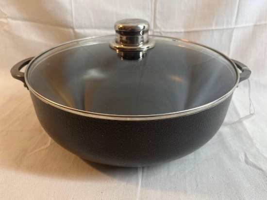 IMUSA 12" 6.9 Qt. nonstick dutch oven with glass lid.