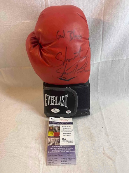Autographed Everlast Boxing Glove signed by Shawn Porter with certificate of authenticity.