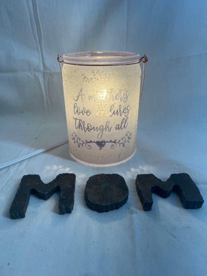 Mom lot - lamp and the letters MOM in iron