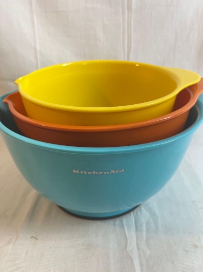 Kitchen Aid mixing bowl nesting lot. With rubber grip bottoms....