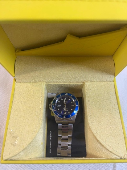 Invicta Pro Diver Watch Stainless Steel Blue Face with box. Needs lug pin....