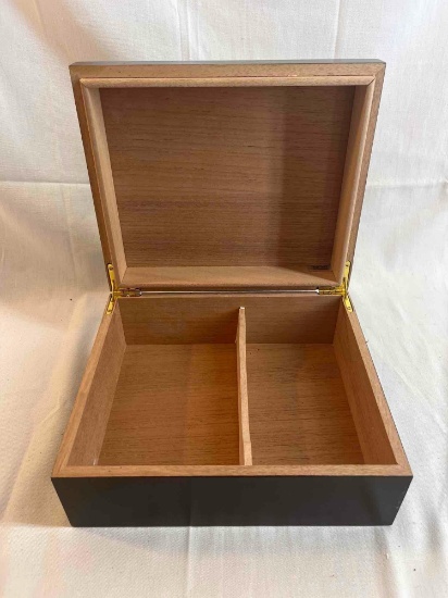 Wooden box with Sure Seal lid technology