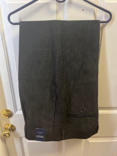 Trust Brand men's corduroy pin stripe black pants. Size 40x32 with tags.