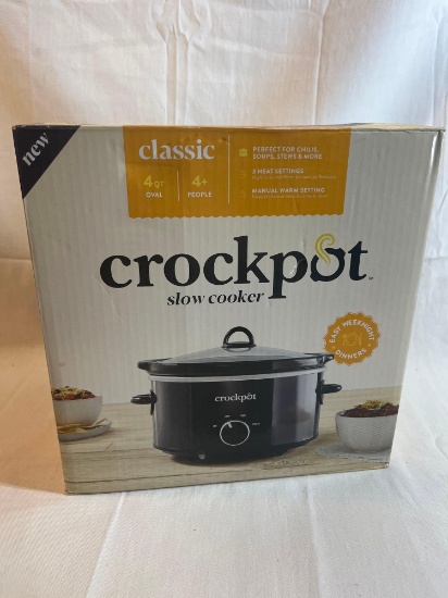 Classic Crockpot in box. Black. 4 Qt....