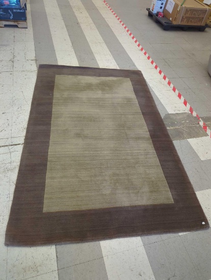MODERN MACHINE MADE OLIVE AND BROWN AREA RUG, 95 3/8"X60 3/8"
