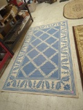 VINTAGE MACHINE MADE AREA RUG, BLUE ON IVORY. 60