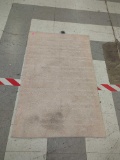 MACHINE MADE AREA RUG, CREAM, 46 1/2
