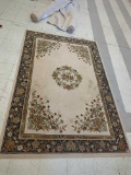 MACHINE MADE PLATEAU ORIENTAL FLORAL RIG, CREAM, RED, GD, MEASURES APPROXIMATELY 5'3
