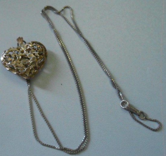 925 CHAIN WITH LOVELY 925 HEART ALL ITEMS ARE SOLD AS IS, WHERE IS, WITH NO GUARANTEE OR WARRANTY.