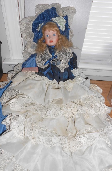 LARGE DESIGN DEBUT PORCELAIN DOLL ALL ITEMS ARE SOLD AS IS, WHERE IS, WITH NO GUARANTEE OR WARRANTY.
