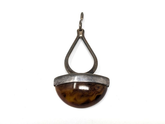 VINTAGE .925 STERLING SILVER MODERNIST TEAR DROP PENDANT WITH TIGER EYE STONE. UNMARKED. IT MEASURES