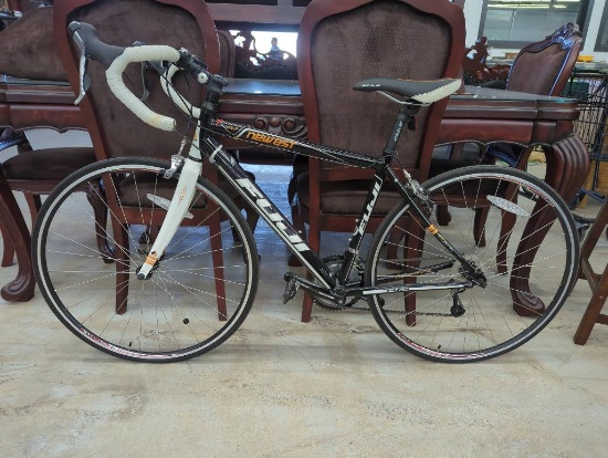 Fuji Newest Road Bike With Shimano Components
