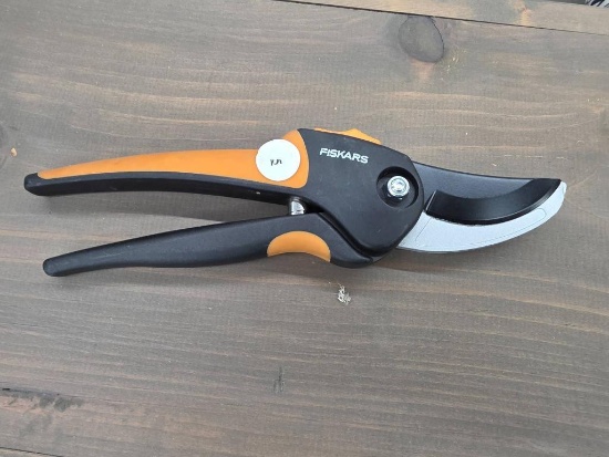 Fiskars Pruning Shears with Orange and Black Design